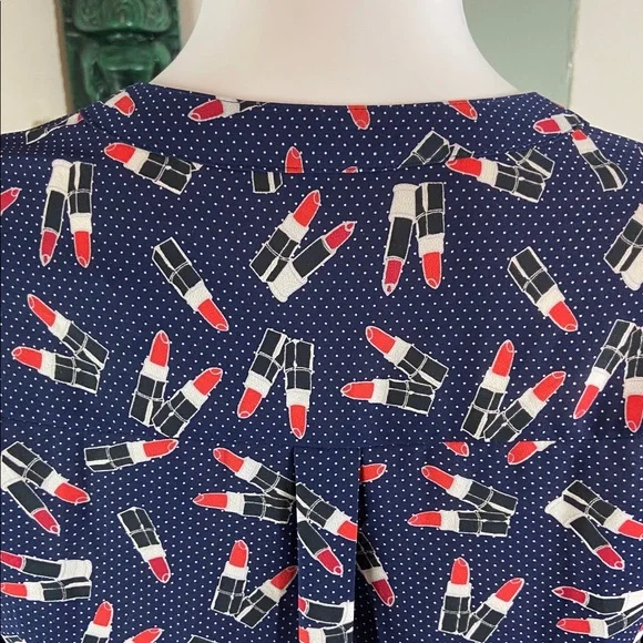 NWT New Express Novelty Navy Blue Lipstick Women's Top shirt blouse xs XSmall - Picture 10 of 14